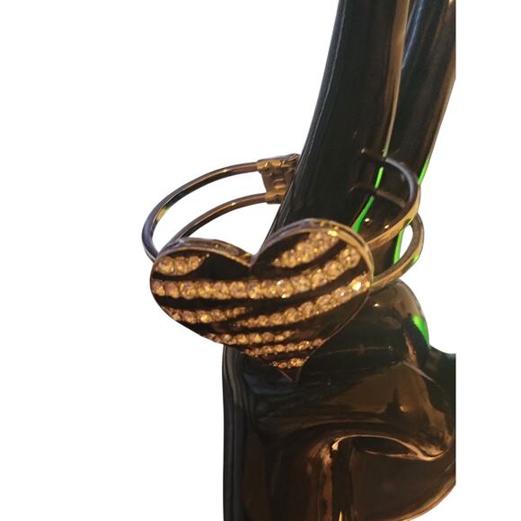 Silver toned Heart Bracelet with Spring closure. - Picture 2 of 3